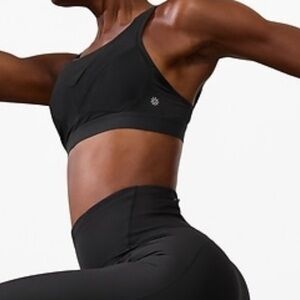 Athleta invincible sports bra 32D Black NWT